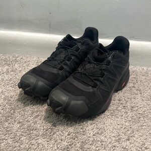 Salomon black women’s 5-speed cross size 7.5